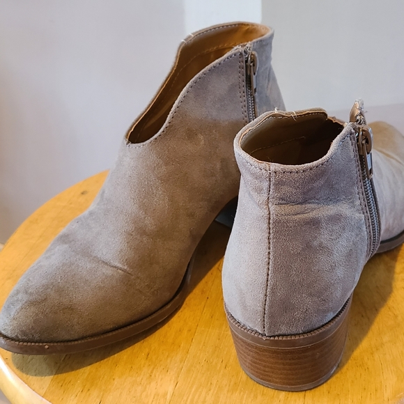 Qupid Taupe tan suede ankle booties 7.5 - Picture 5 of 9